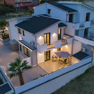 https://villa-vile-home-intera.sicilyhotelsitaly.net